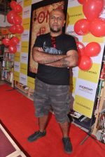 Vishal Dadlani at One book launch in Kemps Corner, Mumbai on 9th July 2013 (44).JPG